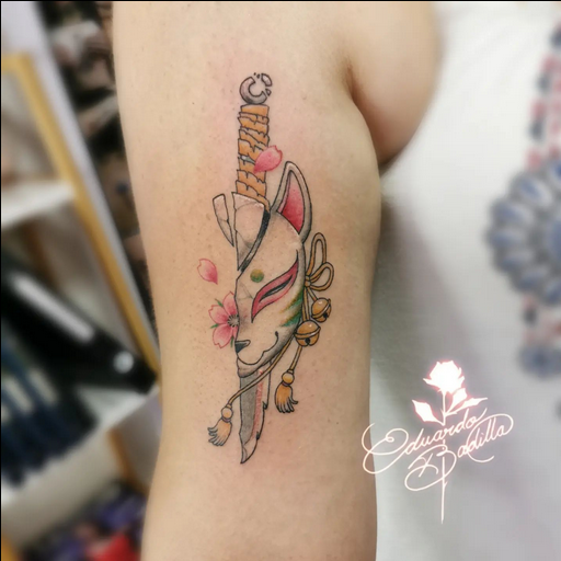 imágen de Tatuaje de una máscara con un estilo newschool